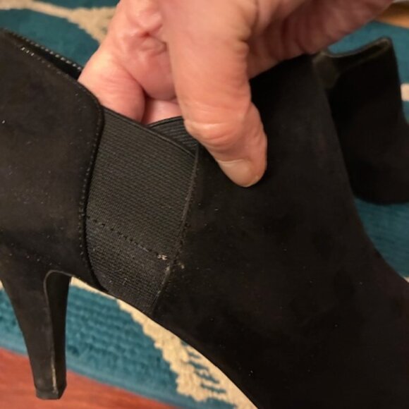 Nine West Women's Cameo3Y Black Faux Suede 3.5" heel Booties Dressy Size 11 - Picture 10 of 14